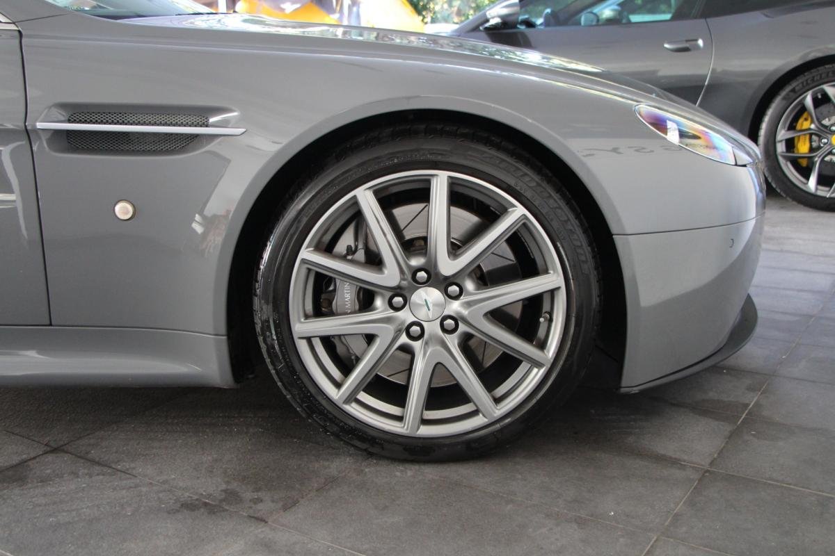 Aston Martin Vantage - Photo 3