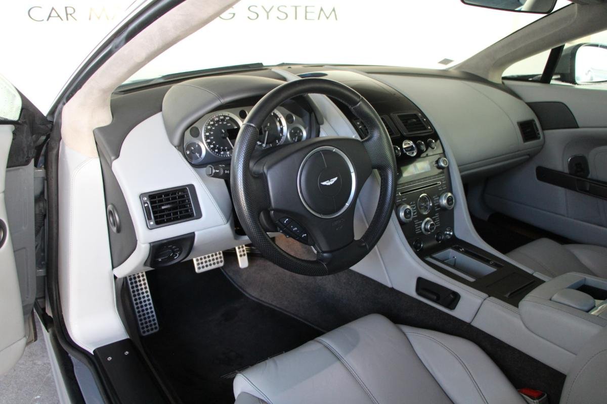Aston Martin Vantage - Photo 7