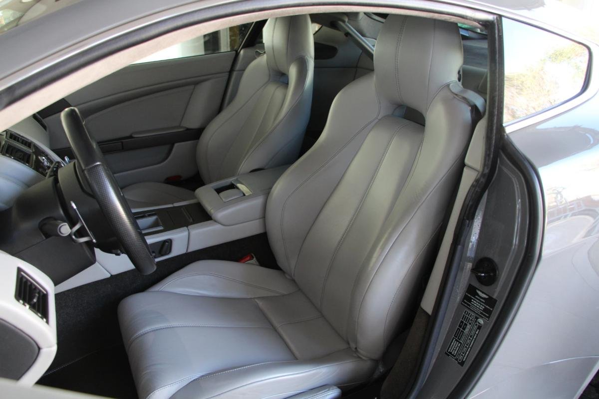 Aston Martin Vantage - Photo 9