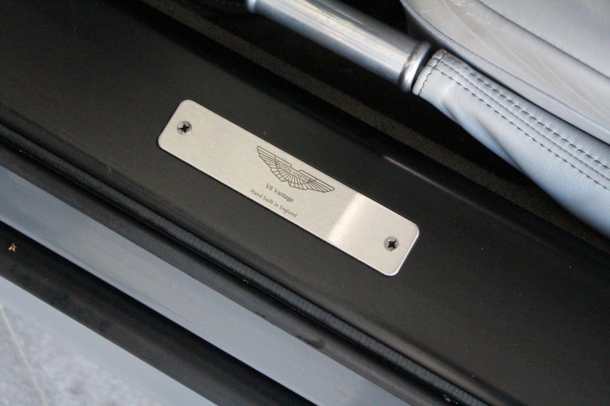 Aston Martin Vantage - Photo 10
