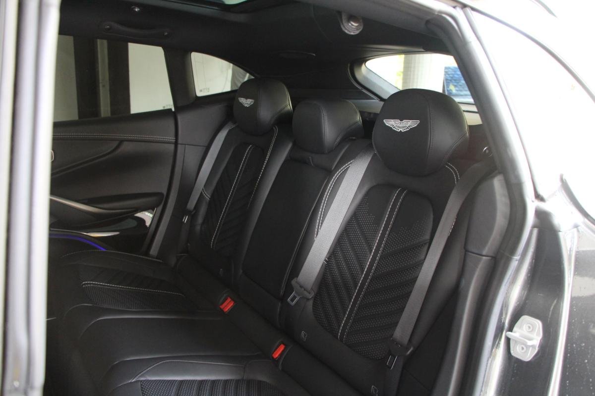 Aston Martin DBX - Photo 13