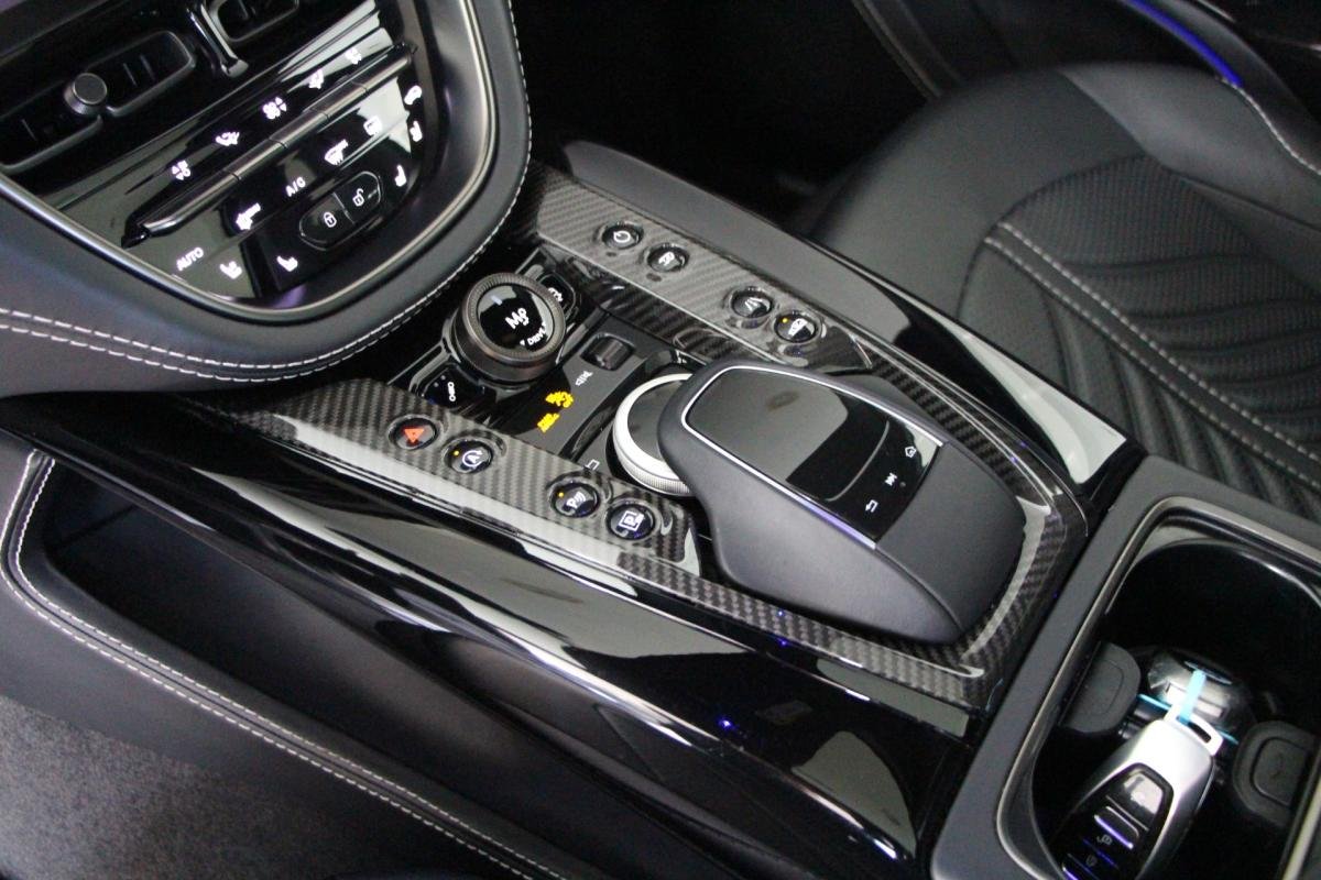 Aston Martin DBX - Photo 15