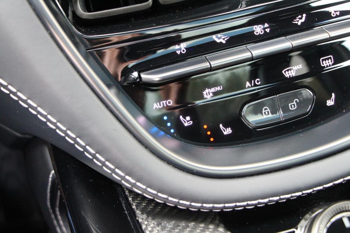 Aston Martin DBX - Photo 25