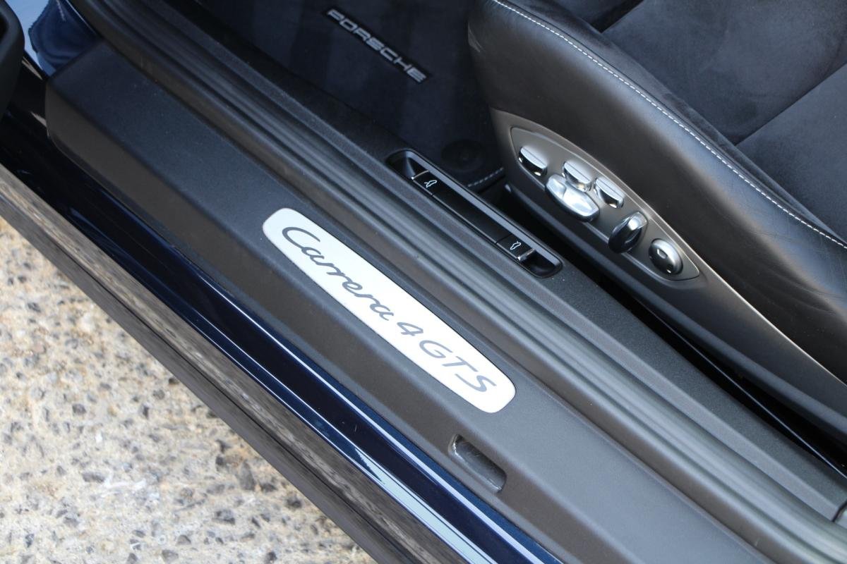 Porsche 911 - Photo 18