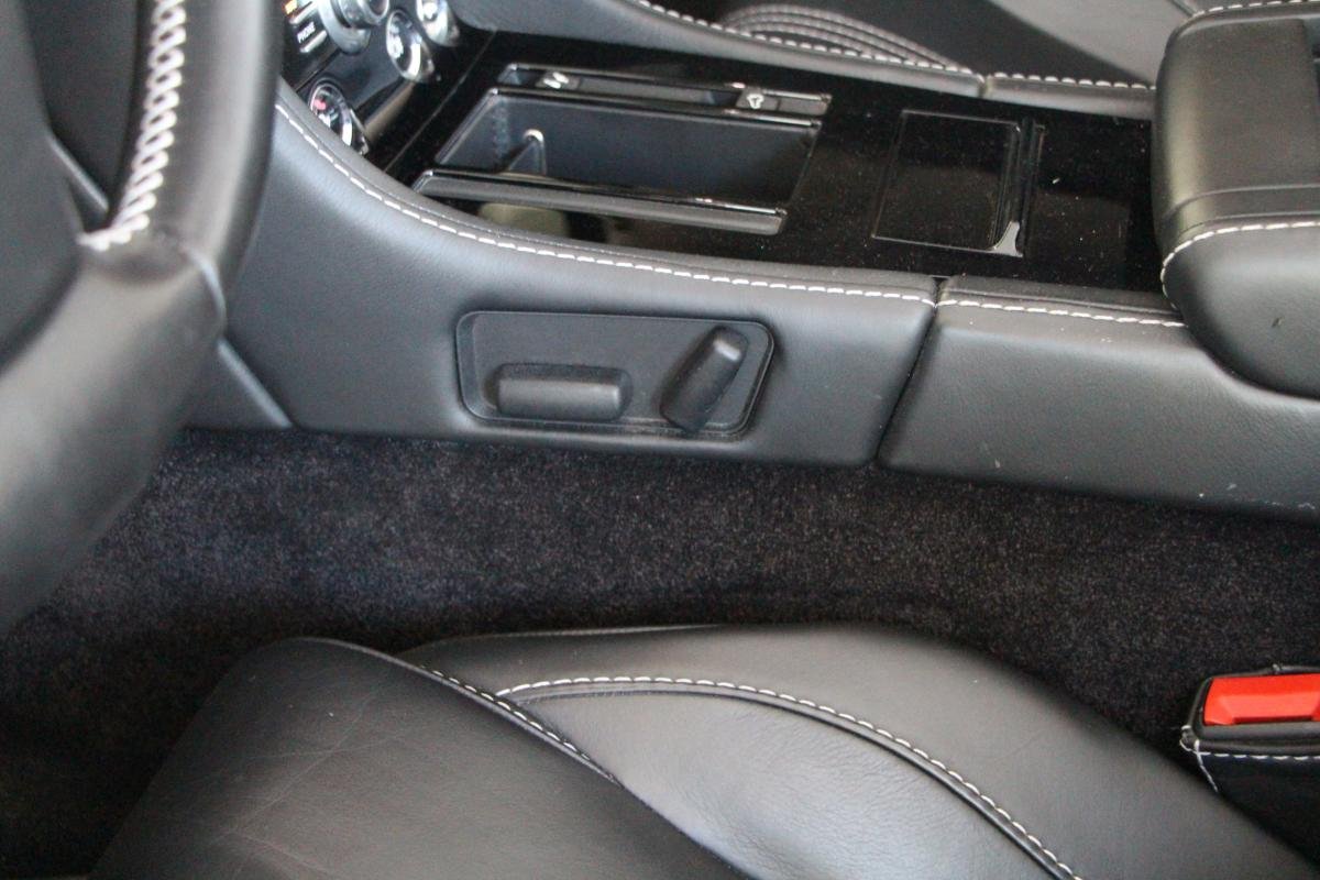 Aston Martin V8 Vantage - Photo 12