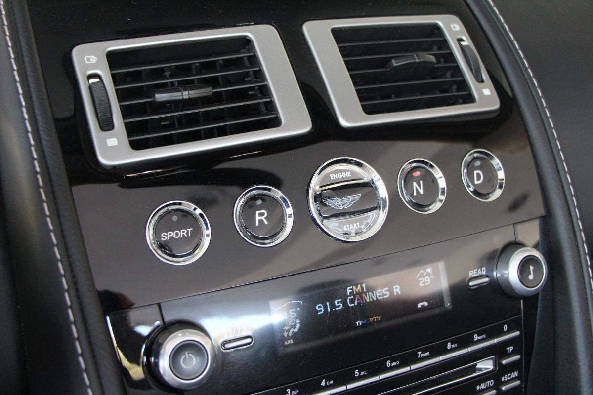 Aston Martin V8 Vantage - Photo 14