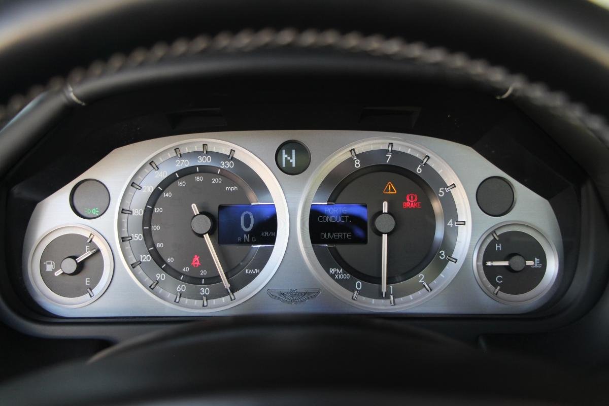 Aston Martin V8 Vantage - Photo 16