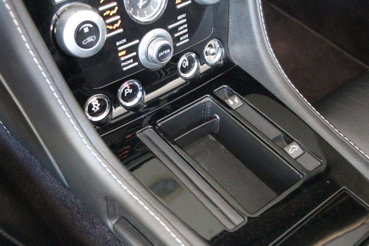 Aston Martin V8 Vantage - Photo 18