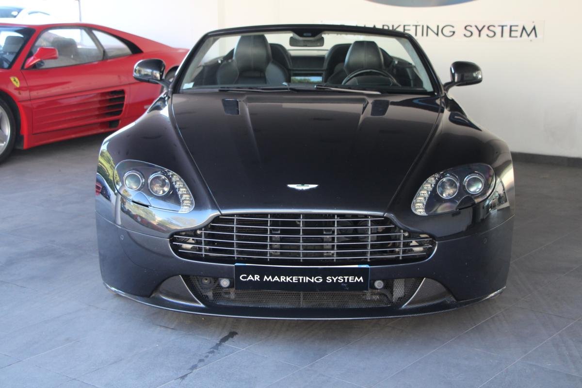 Aston Martin V8 Vantage - Photo 2