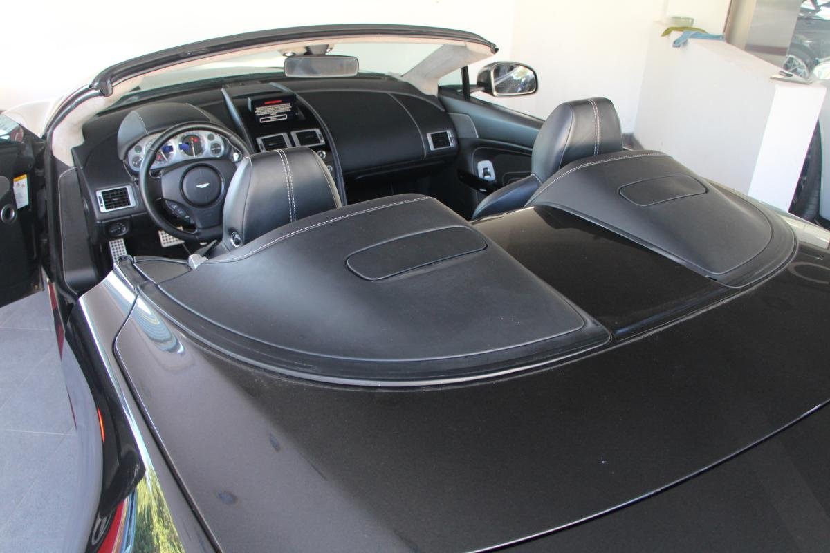 Aston Martin V8 Vantage - Photo 22