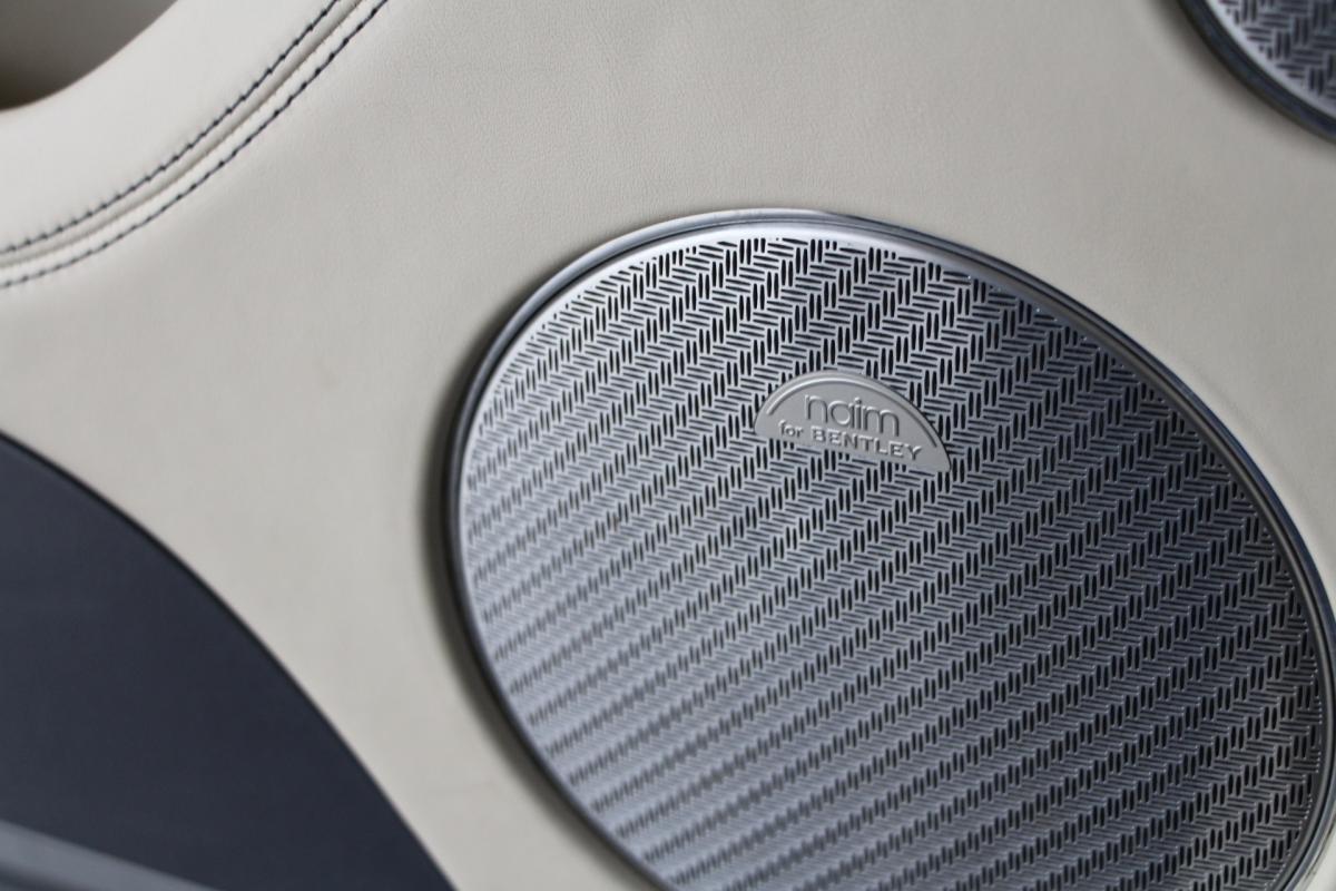 Bentley Bentayga - Photo 28