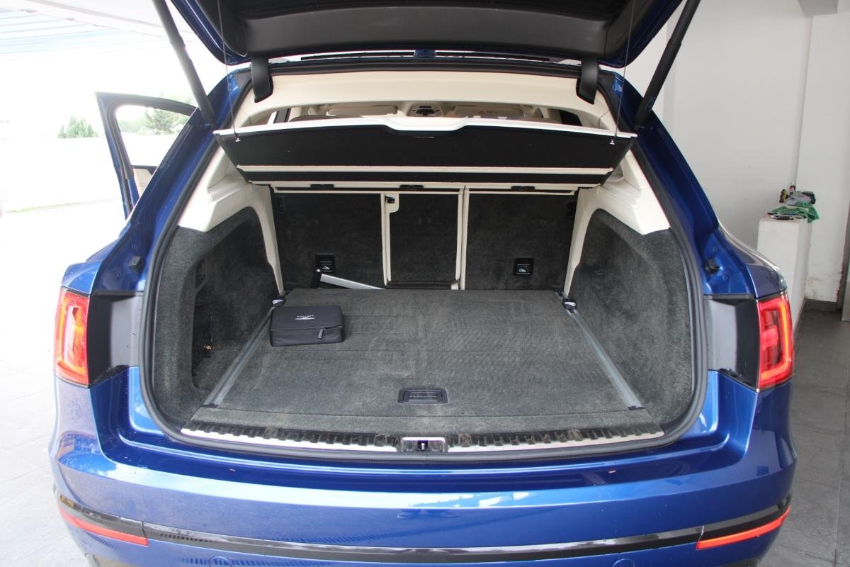 Bentley Bentayga - Photo 38