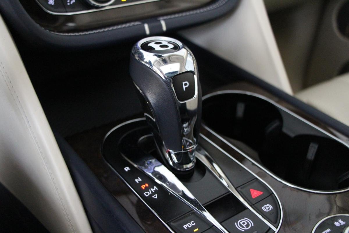 Bentley Bentayga - Photo 41