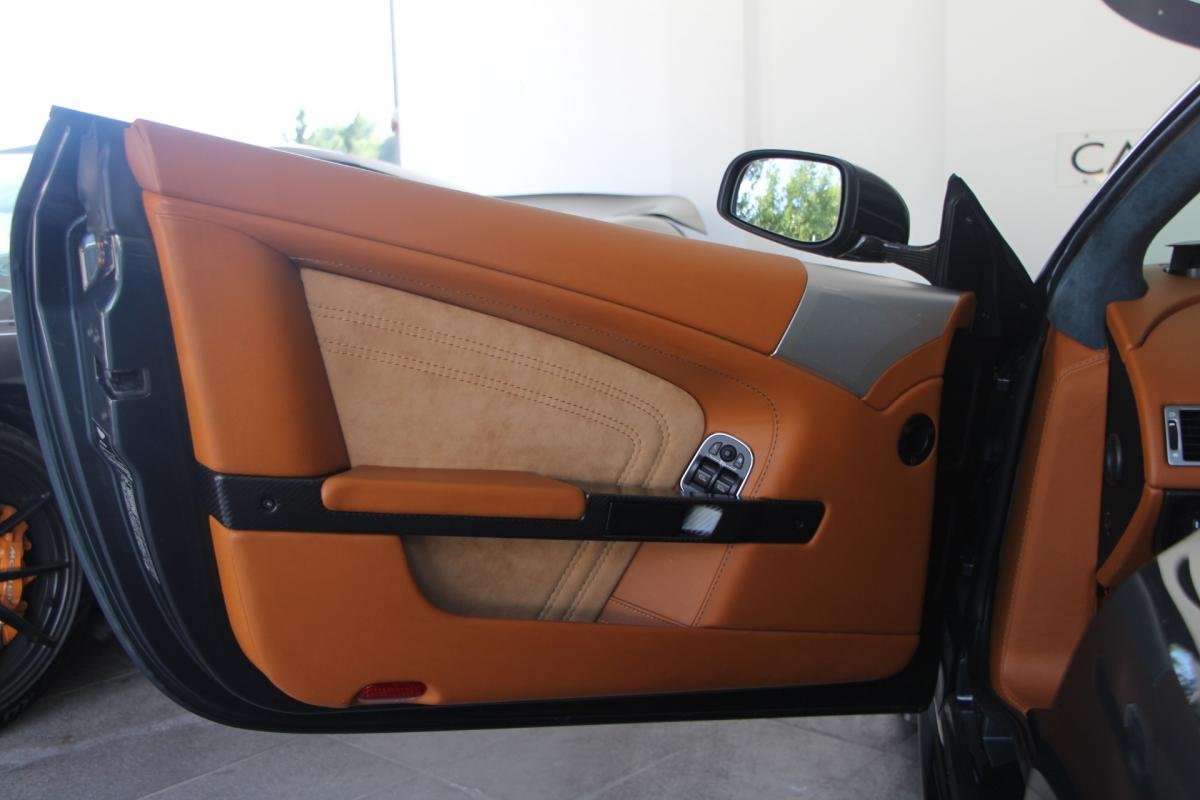 Aston Martin DBS - Photo 12