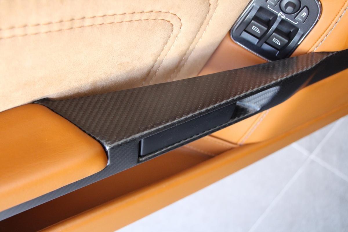 Aston Martin DBS - Photo 13