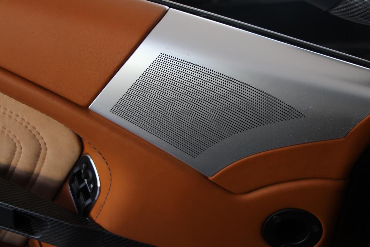 Aston Martin DBS - Photo 14