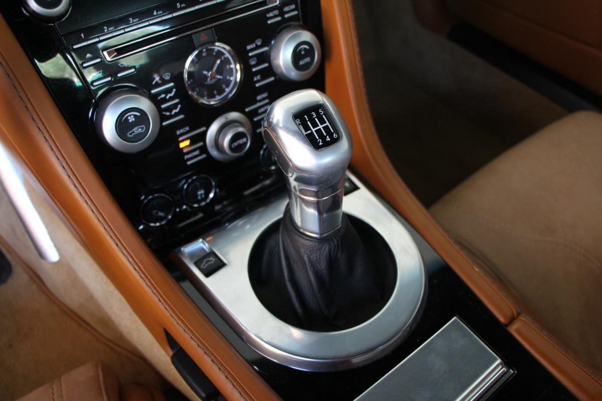 Aston Martin DBS - Photo 16