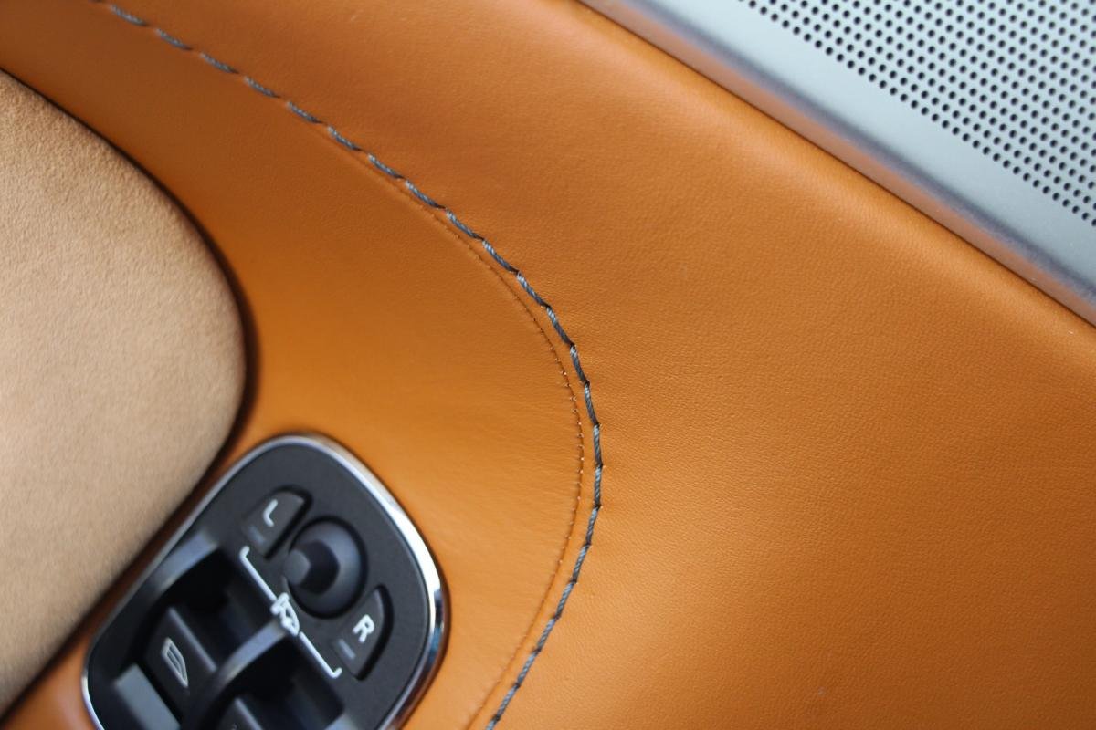 Aston Martin DBS - Photo 22