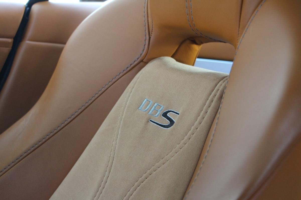 Aston Martin DBS - Photo 25