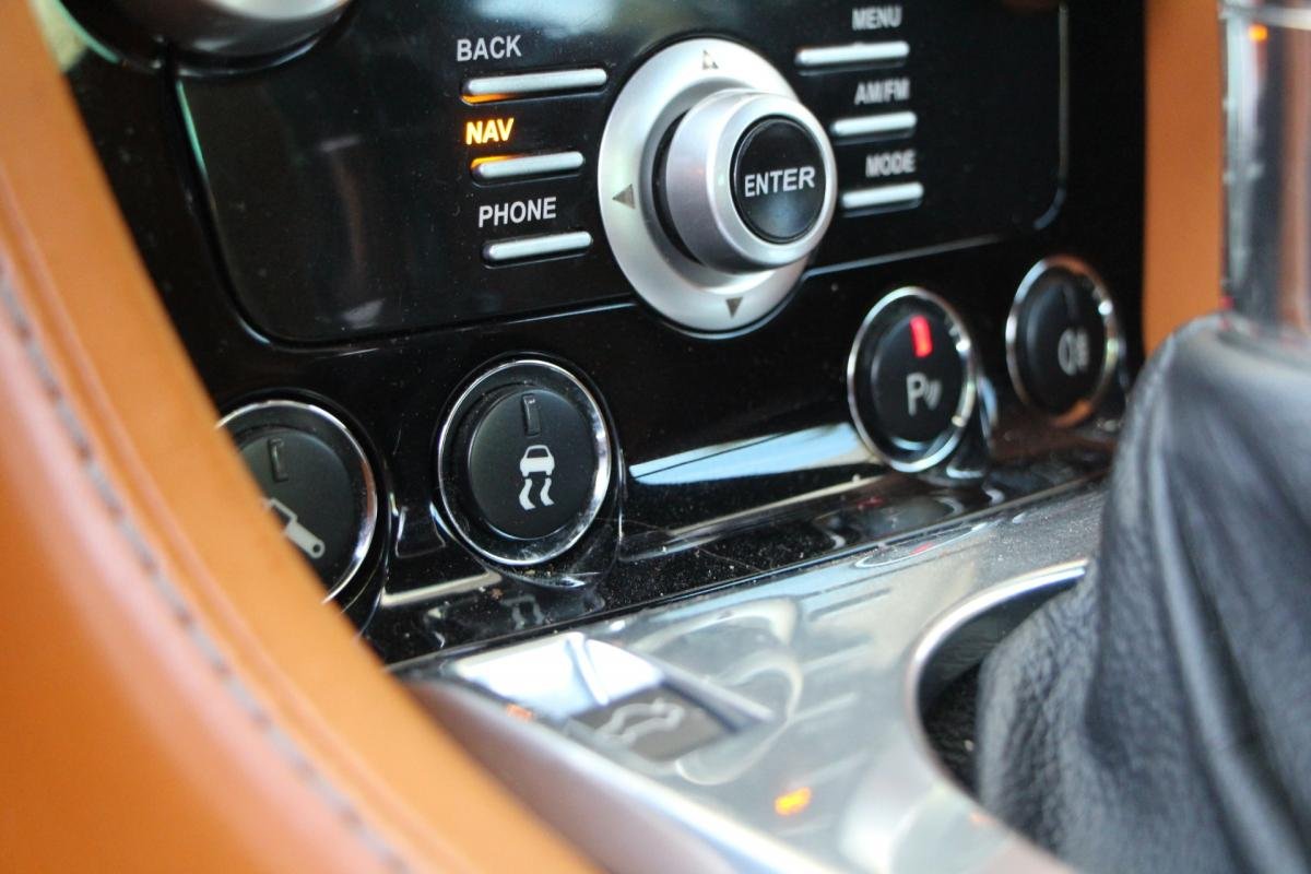 Aston Martin DBS - Photo 26