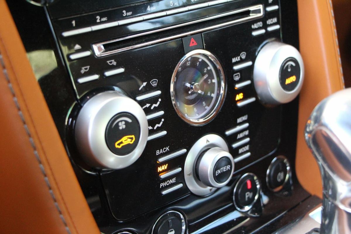 Aston Martin DBS - Photo 27