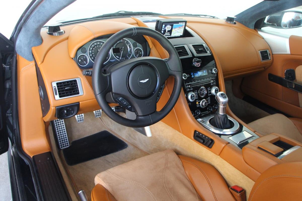 Aston Martin DBS - Photo 9