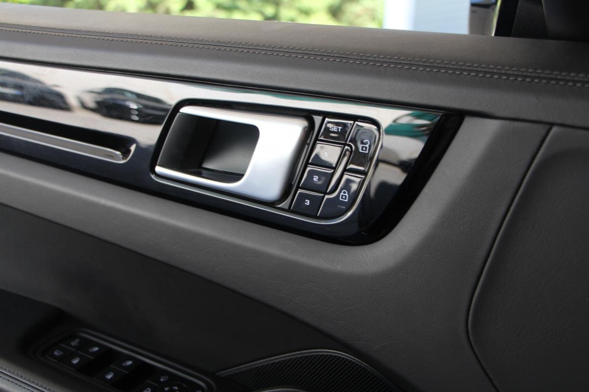 Porsche Cayenne - Photo 15