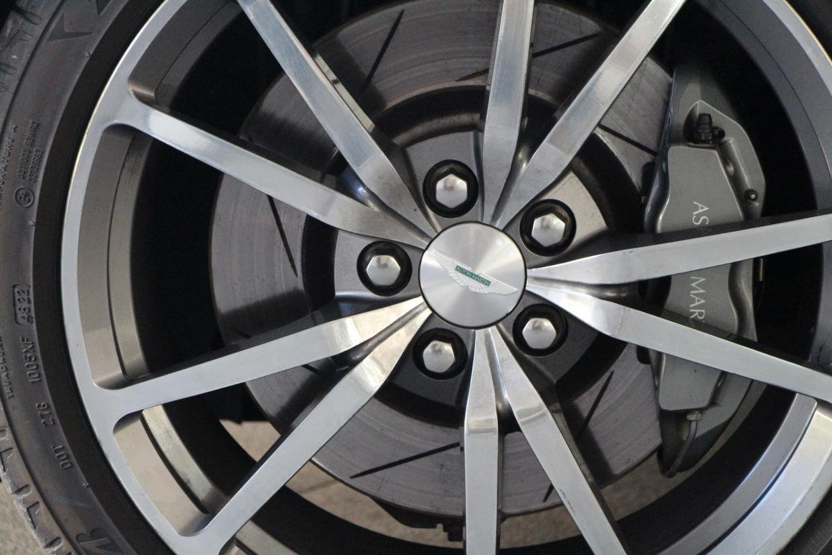 Aston Martin Vantage - Photo 24