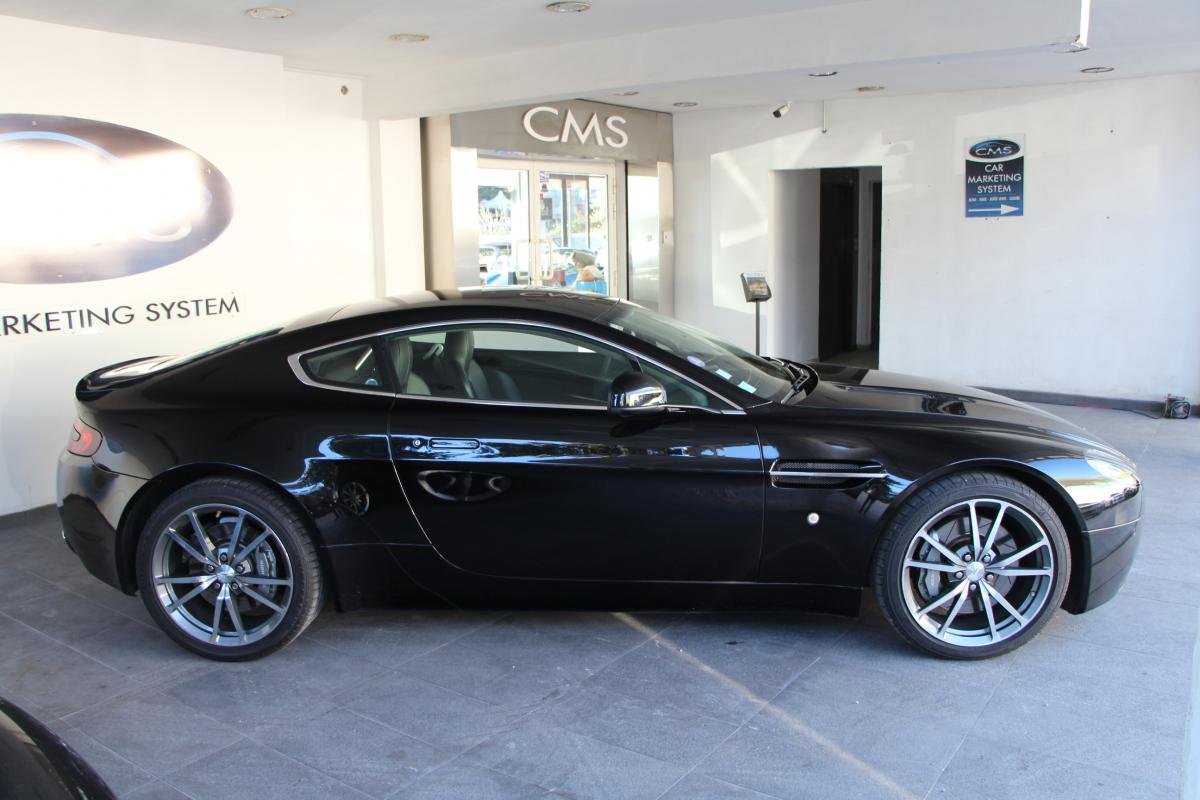 Aston Martin Vantage - Photo 4