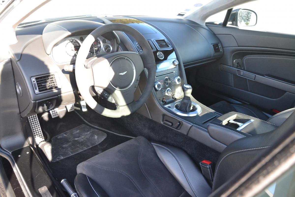 Aston Martin Vantage - Photo 8