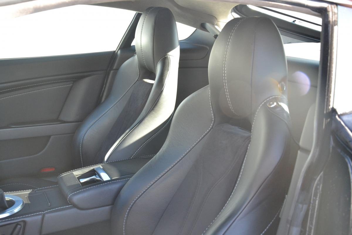 Aston Martin Vantage - Photo 9