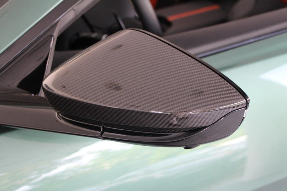 Aston Martin V12 Vantage - Photo 11