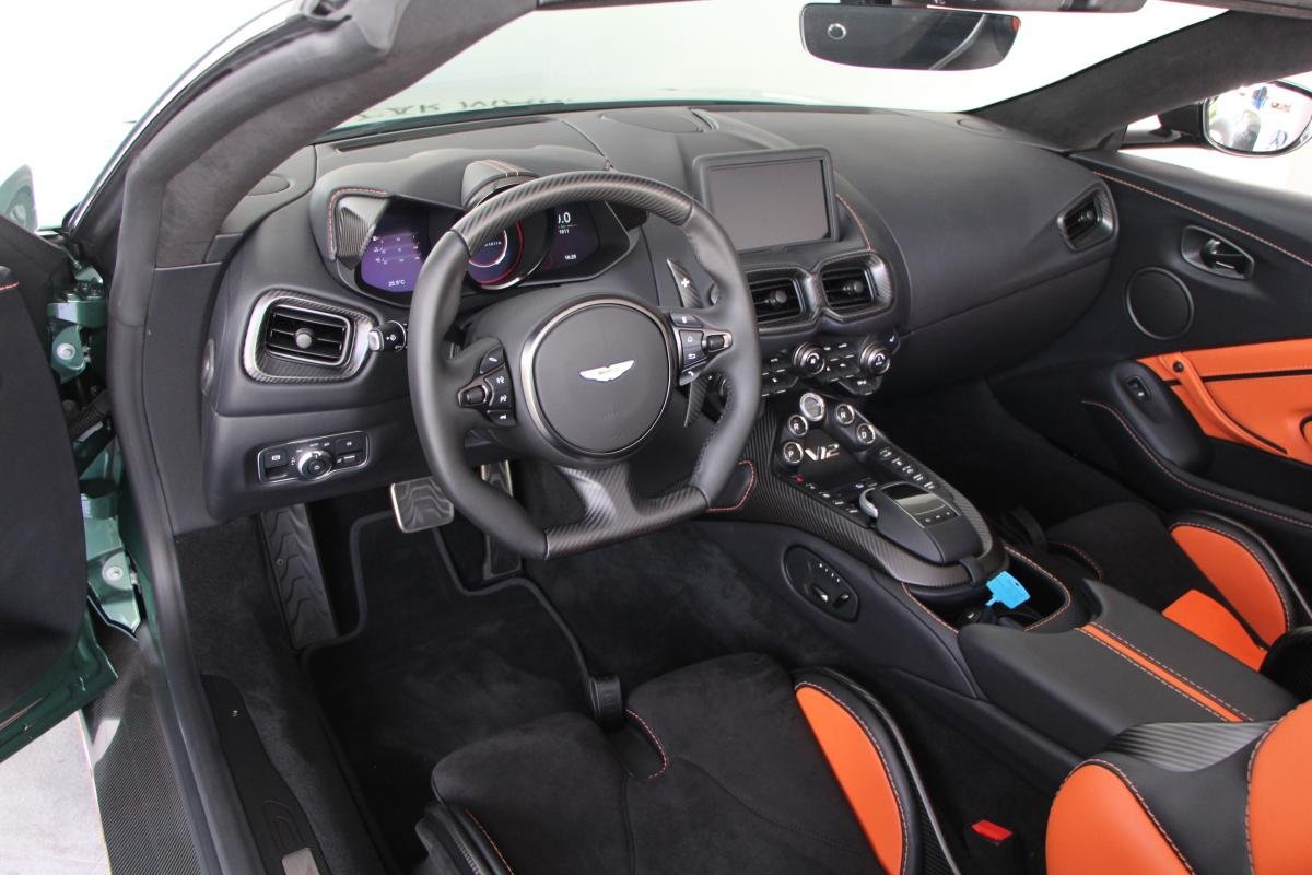 Aston Martin V12 Vantage - Photo 12