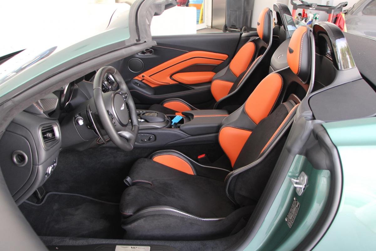 Aston Martin V12 Vantage - Photo 13
