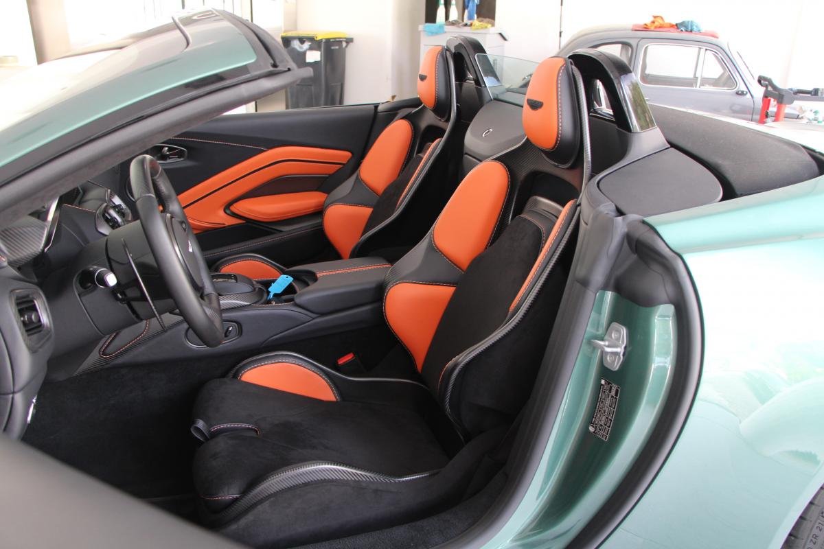 Aston Martin V12 Vantage - Photo 15
