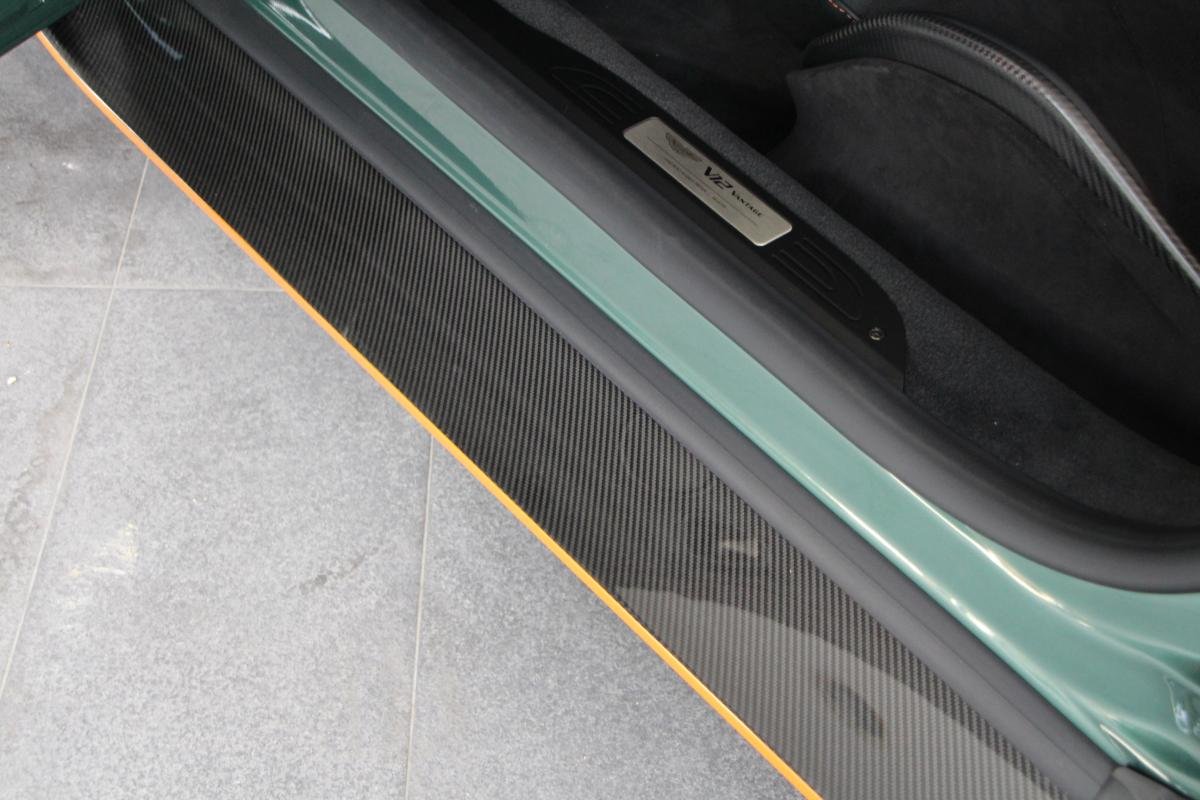Aston Martin V12 Vantage - Photo 17