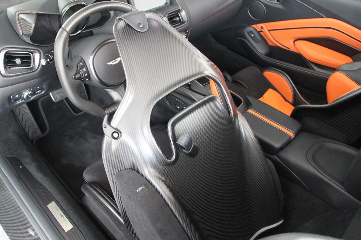 Aston Martin V12 Vantage - Photo 18