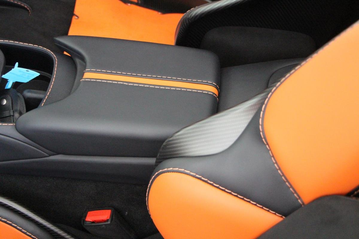Aston Martin V12 Vantage - Photo 19