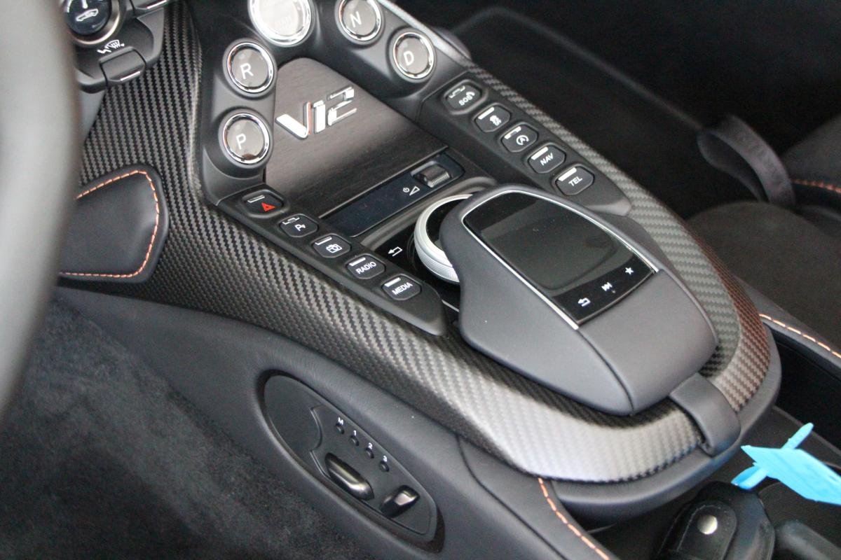 Aston Martin V12 Vantage - Photo 20