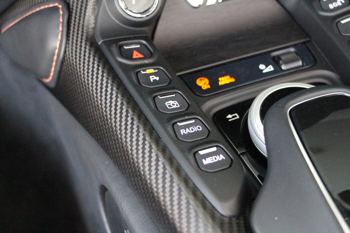 Aston Martin V12 Vantage - Photo 23