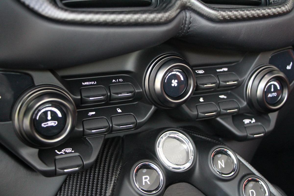 Aston Martin V12 Vantage - Photo 27