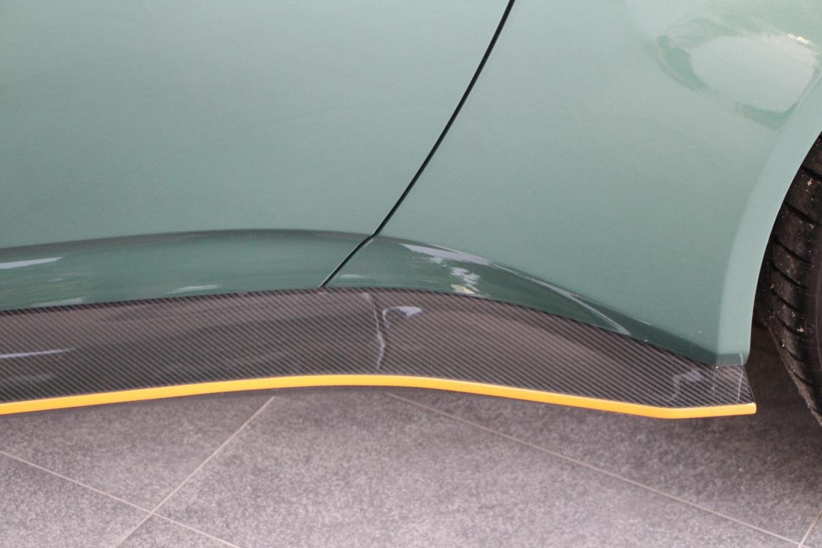 Aston Martin V12 Vantage - Photo 9
