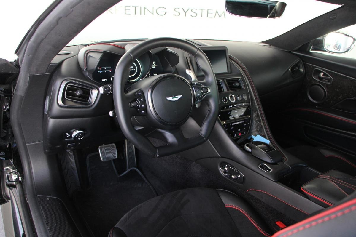 Aston Martin DBS - Photo 14