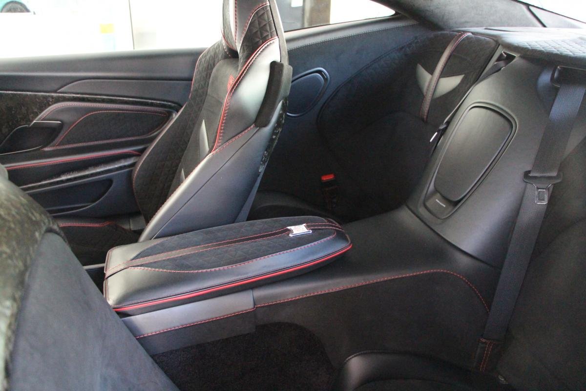 Aston Martin DBS - Photo 23