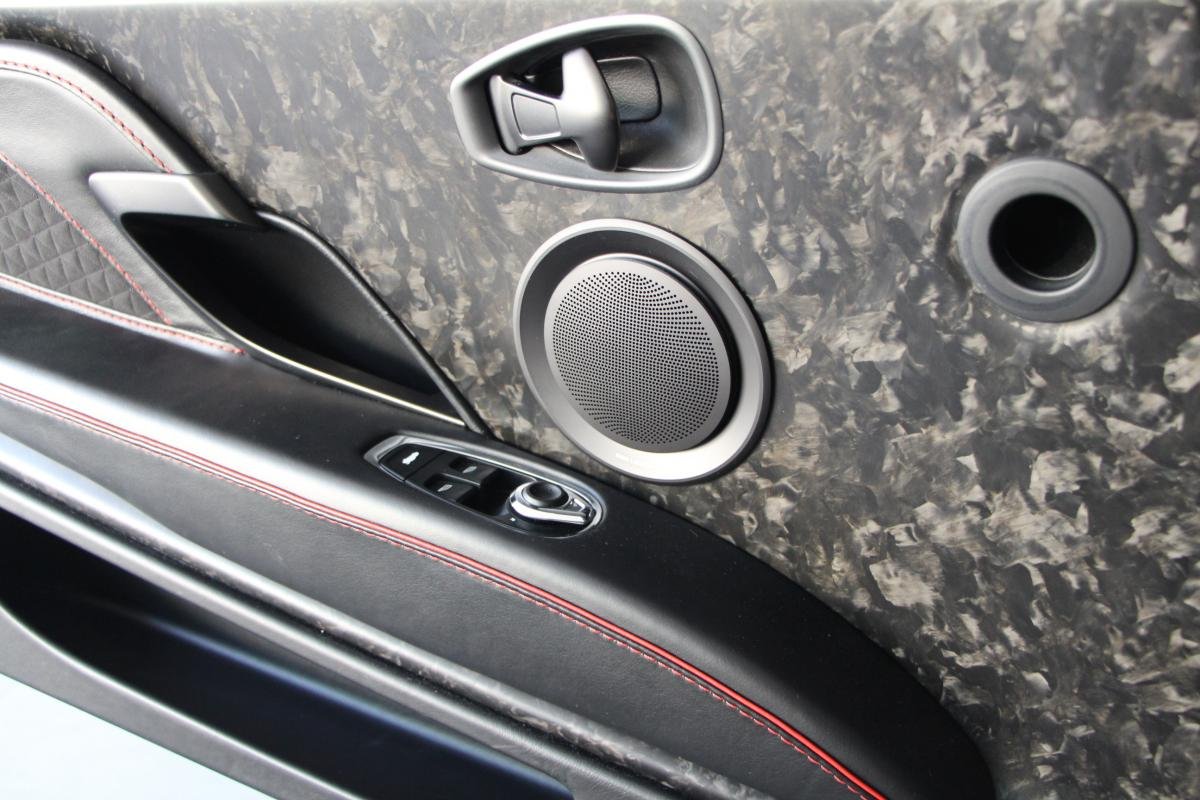 Aston Martin DBS - Photo 25