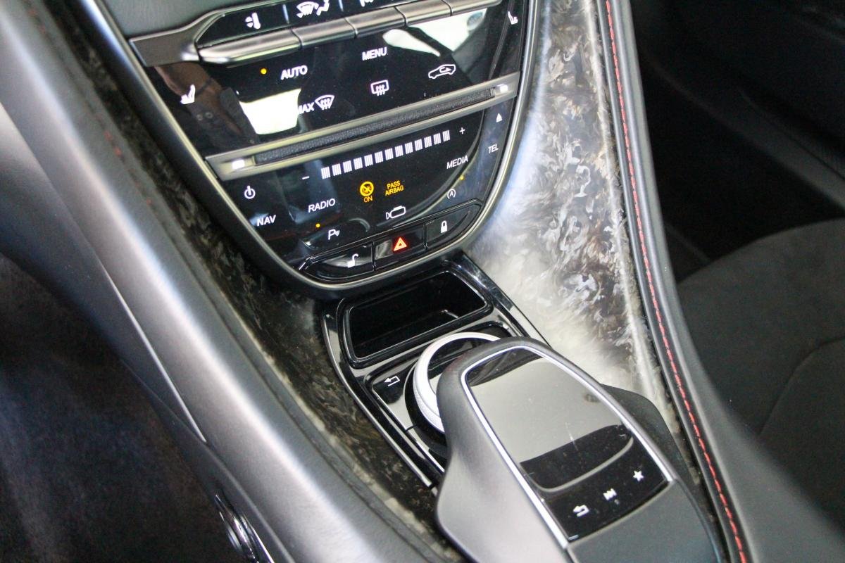 Aston Martin DBS - Photo 27