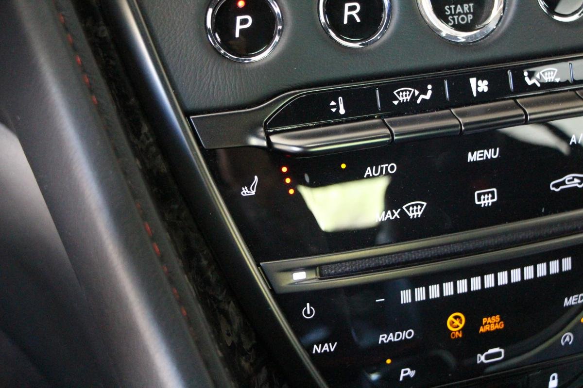 Aston Martin DBS - Photo 28