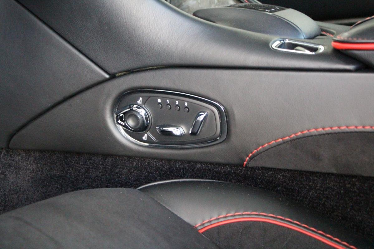Aston Martin DBS - Photo 36