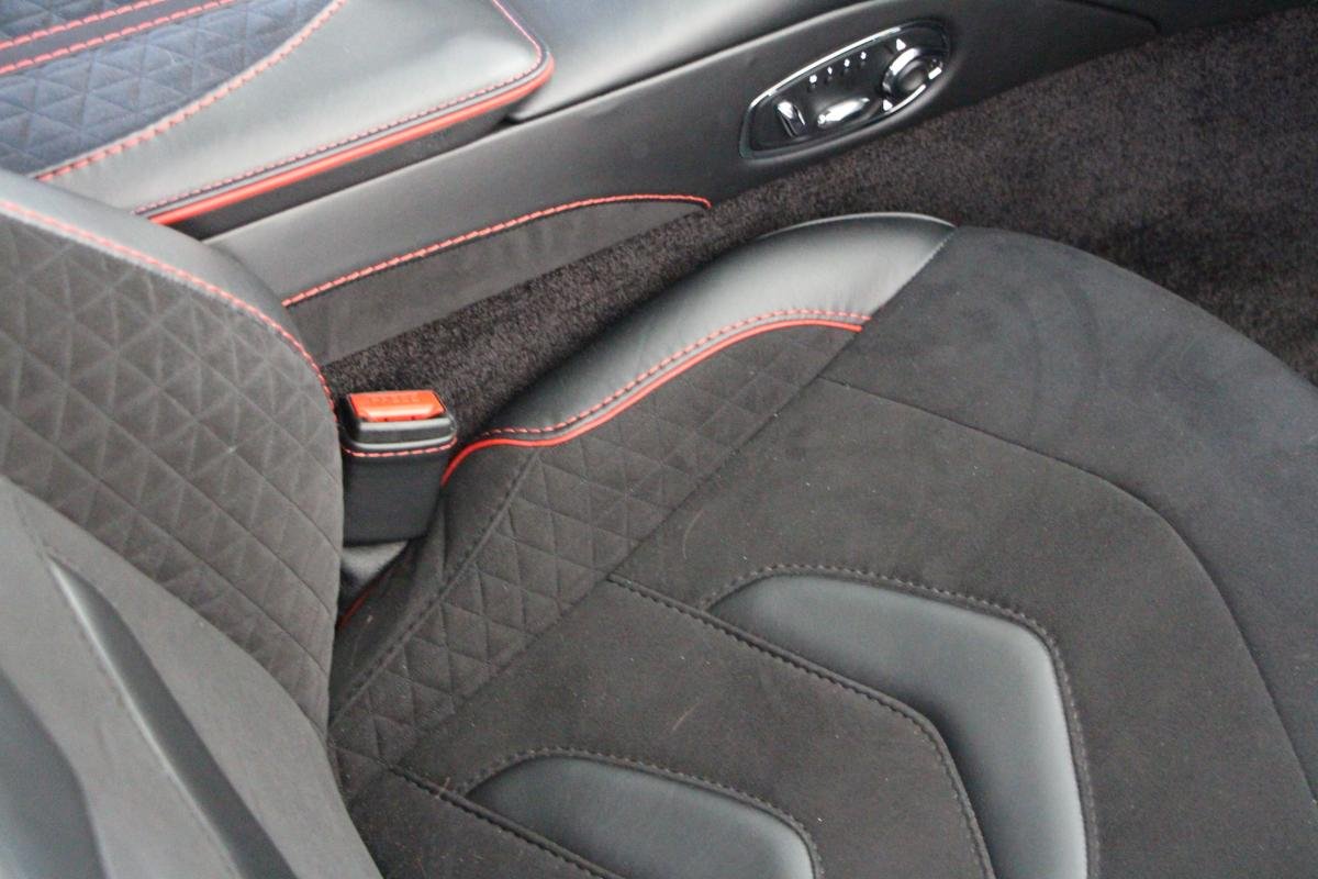 Aston Martin DBS - Photo 37