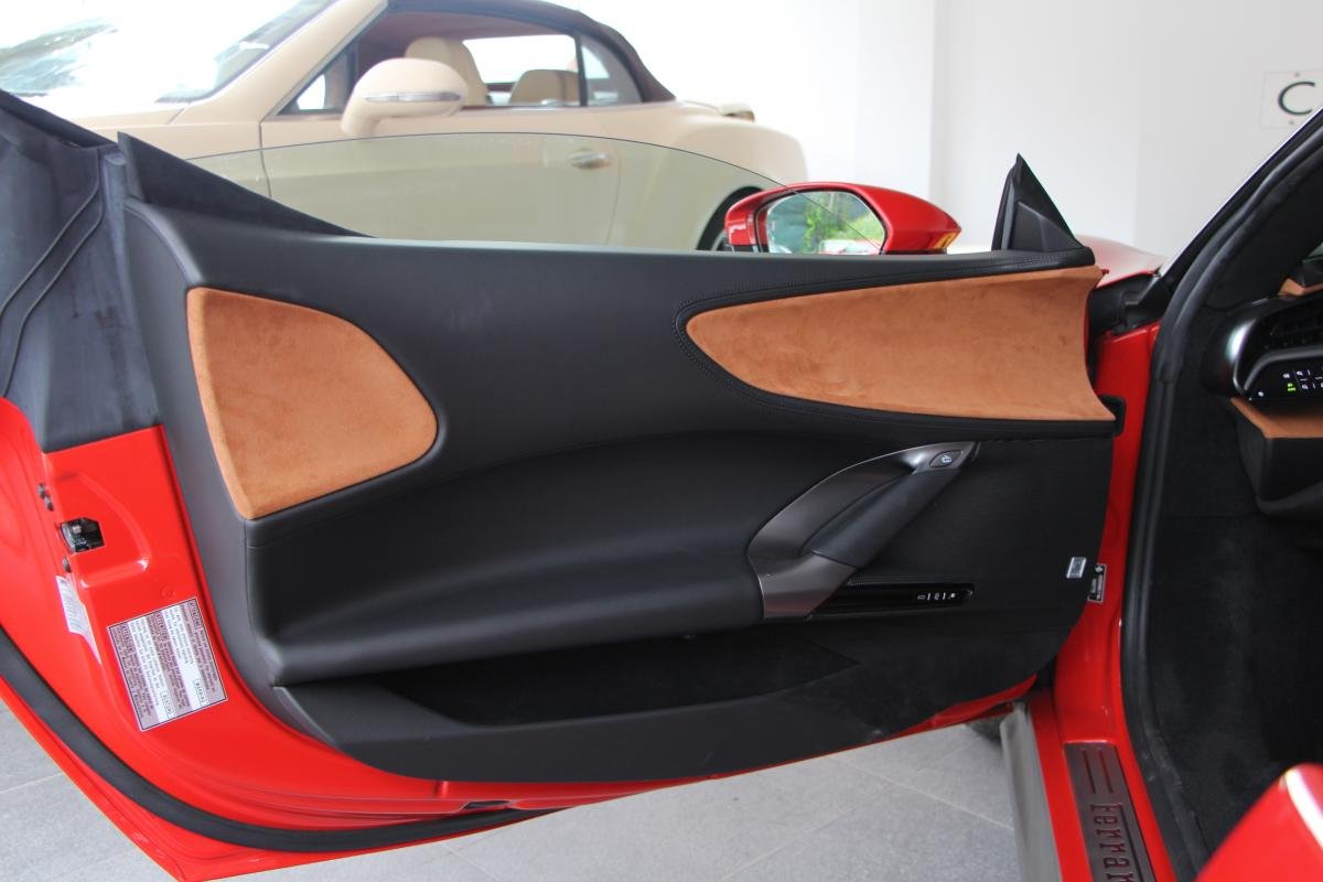 Ferrari SF90 - Photo 14